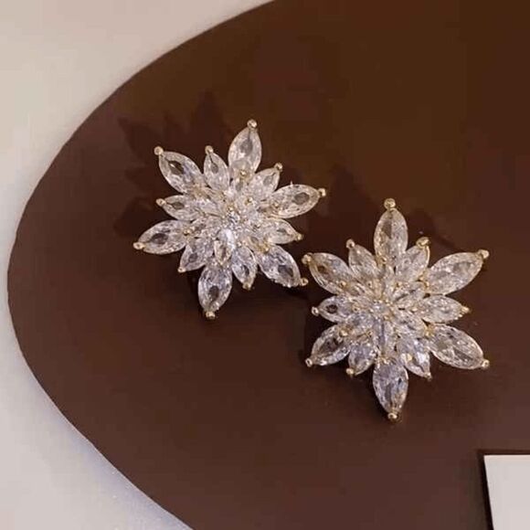 Diamond Gold Flower Snowflake Stud Earrings - Picture 4 of 7